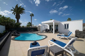 Villa Solace Blanca - Stylish Comfort - Prime Location
